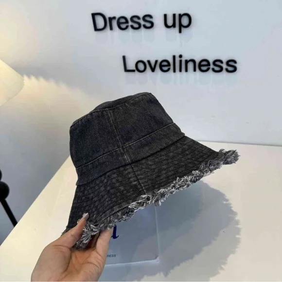 Loewe women’s bucket hats - Picture 3 of 6